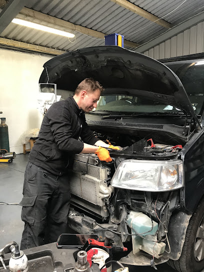 LASZLO’S GARAGE Shanacloyne